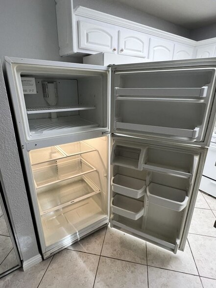 Building Photo - 85 Castano