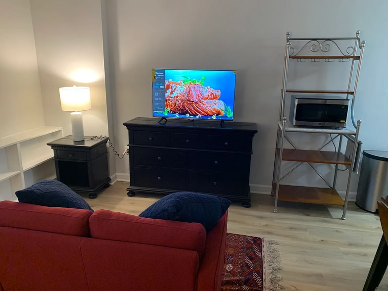 Living area - 1011 Arlington Blvd