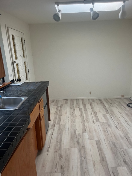 Building Photo - 2091 Sierra Way