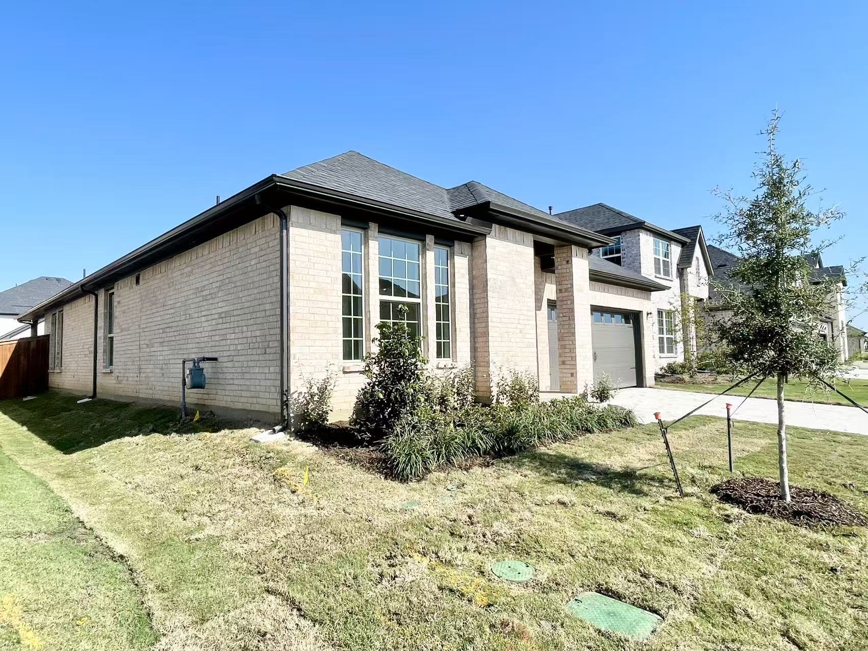 Building Photo - 16205 Garden Dr