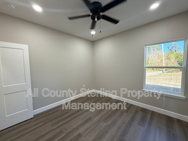 Building Photo - 1418 SE Magnolia Loop