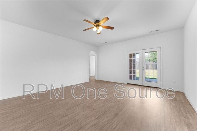 Building Photo - 113 Oriole Dr