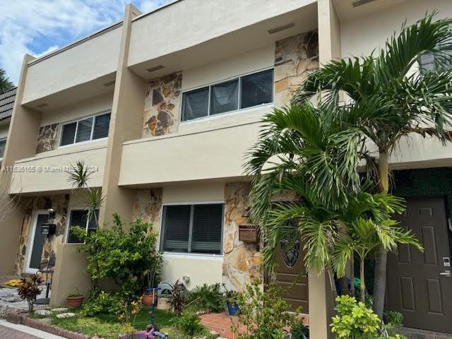 Primary Photo - 8956 Collins Ave