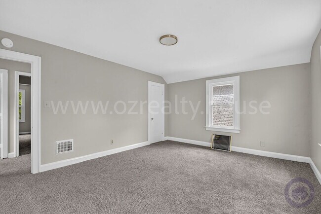 Building Photo - 2034 Berkshire Pl
