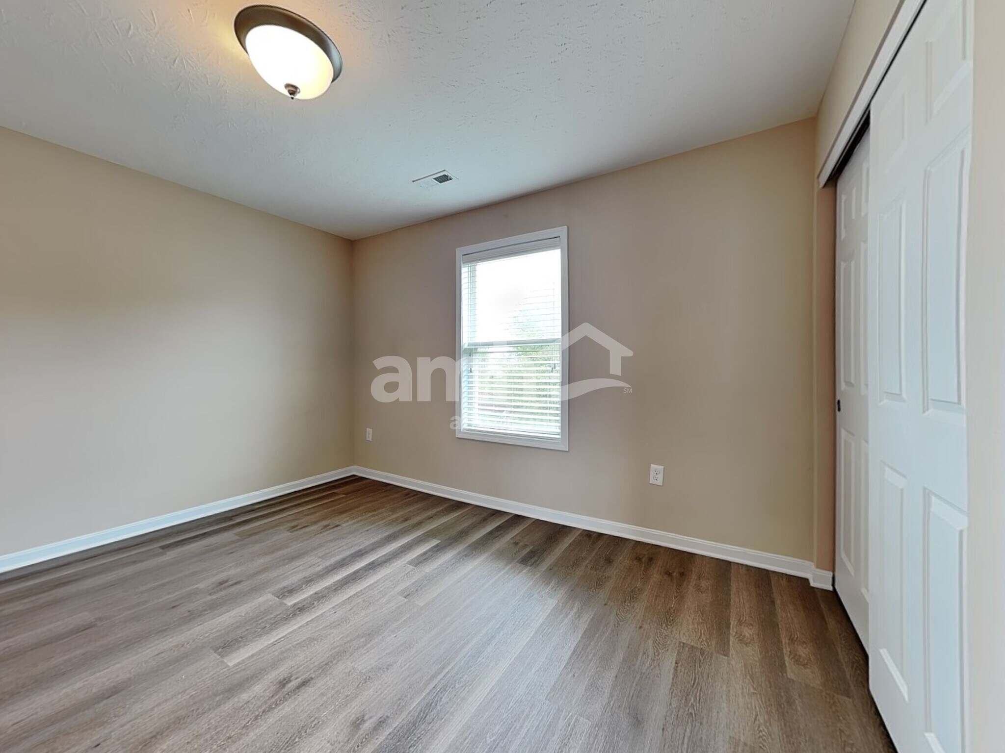 Building Photo - 310 Hennepin Dr