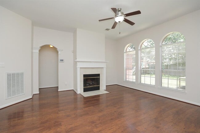 Building Photo - 25215 Aughton Dr