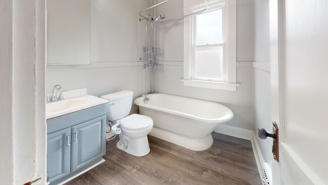 Building Photo - 2046 Wyandotte Ave