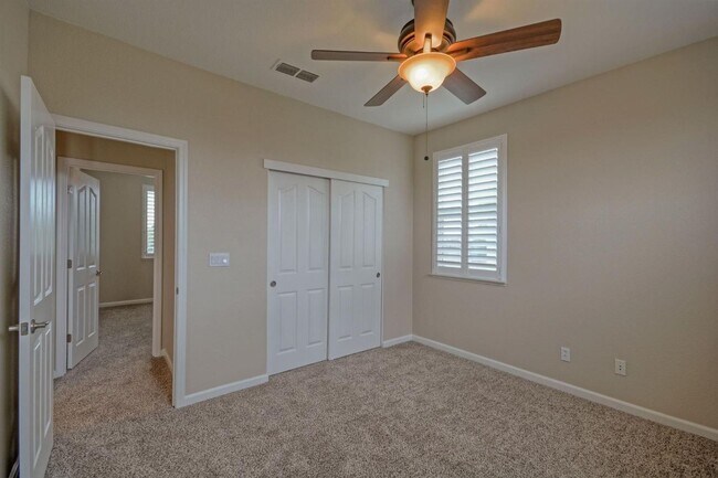 Building Photo - 4 Bedroom, 2.5 Bath - 3 Car Garage - Gorgeous!!!