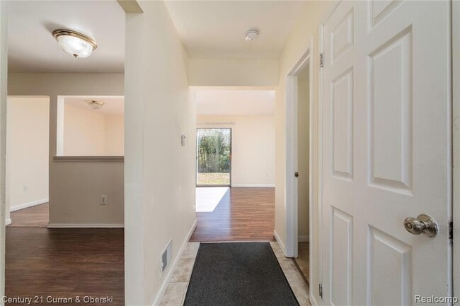 Building Photo - 44543 Savery Dr