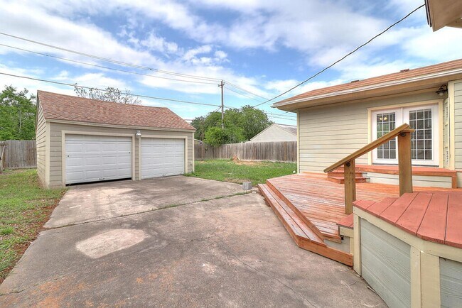 Building Photo - 722 Ralston Ave