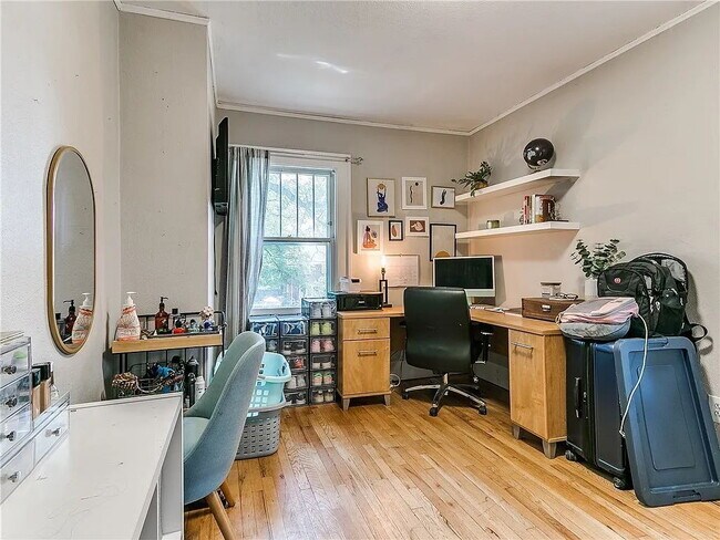 Building Photo - Charming 2-Bedroom Home minutes from everything!