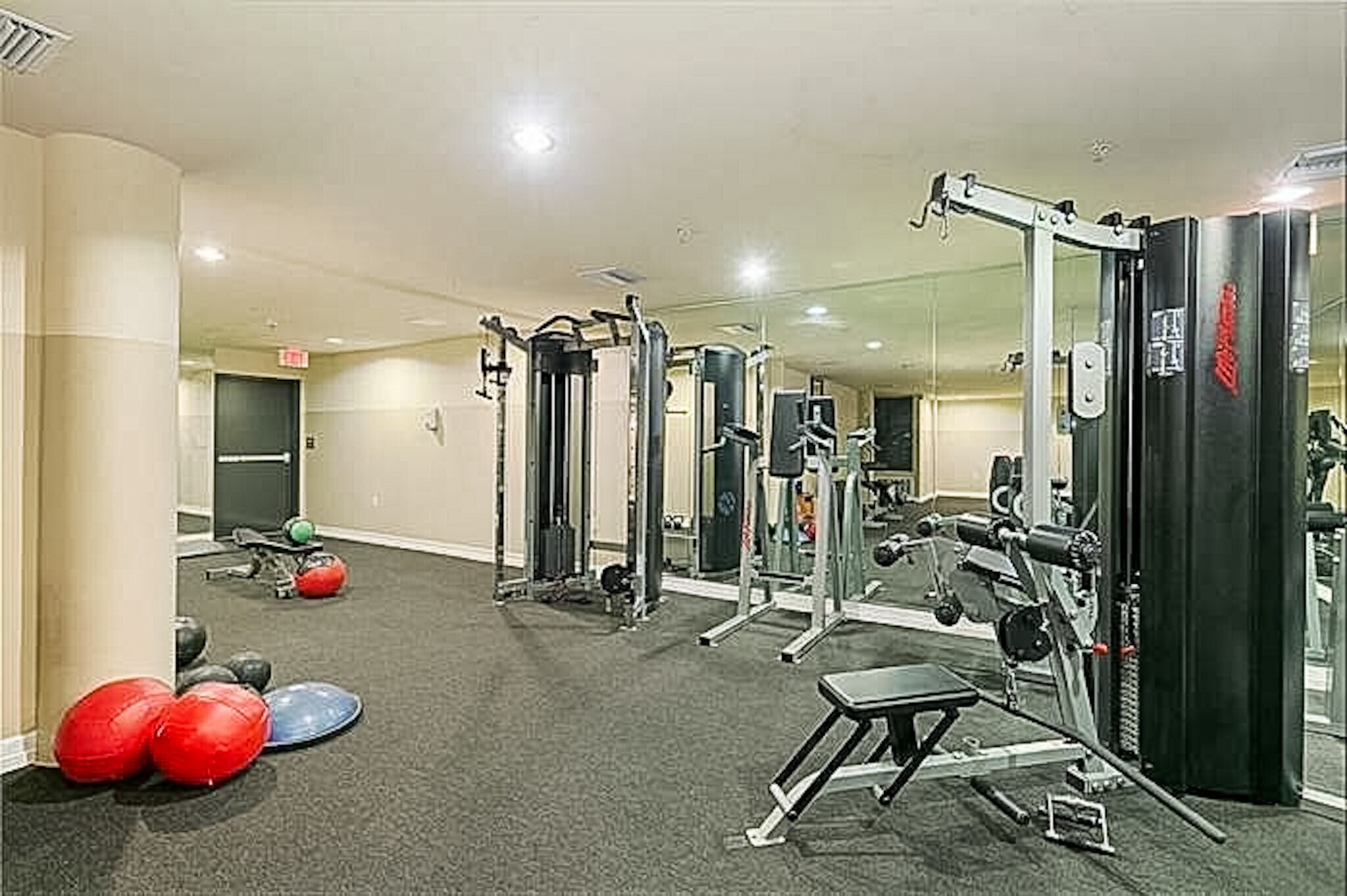 Building Photo - 3750 Santa Rosalia Dr