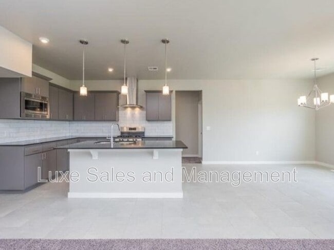 Building Photo - 10608 Glover River Dr