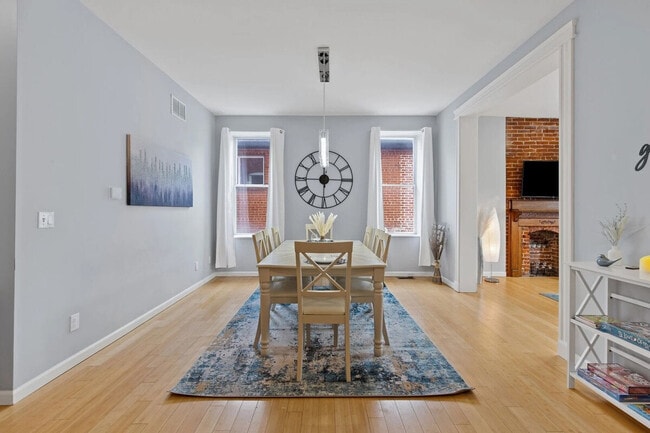 Building Photo - 2366 Lawrence St