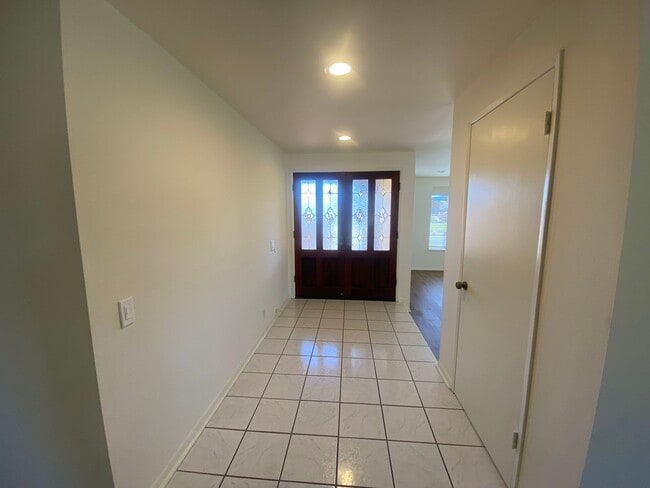 Building Photo - Summerfield Home