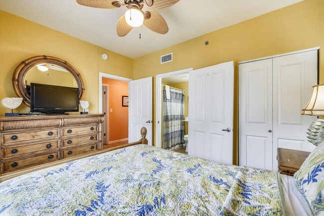 Building Photo - 9896 S Thomas Dr