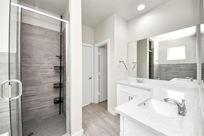Building Photo - 4228 Bellfort Ave