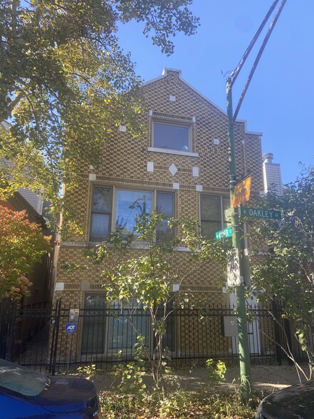 Primary Photo - 1920 N Oakley Ave