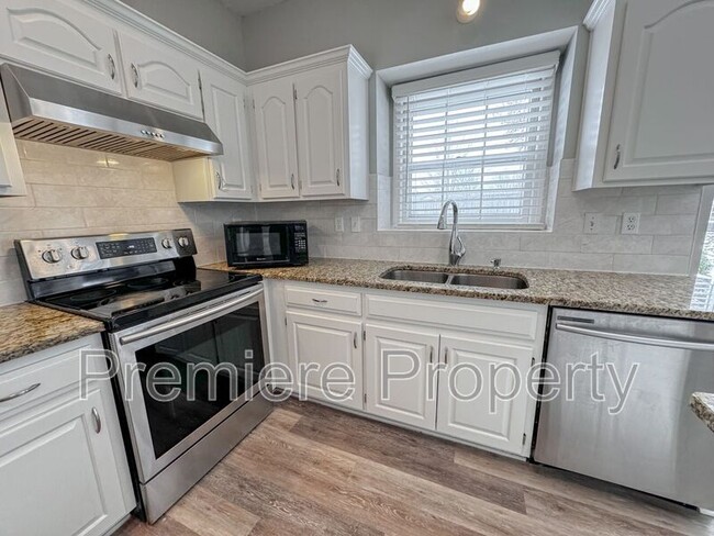 Building Photo - 13876 S Kaw St