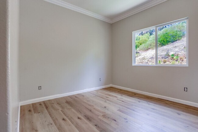 Building Photo - 3 Bedroom Home in Cul De Sac Available Now...