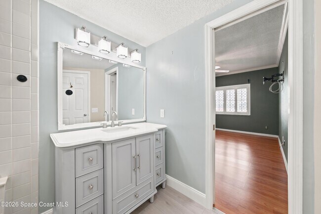Building Photo - 905 N Harbor City Blvd