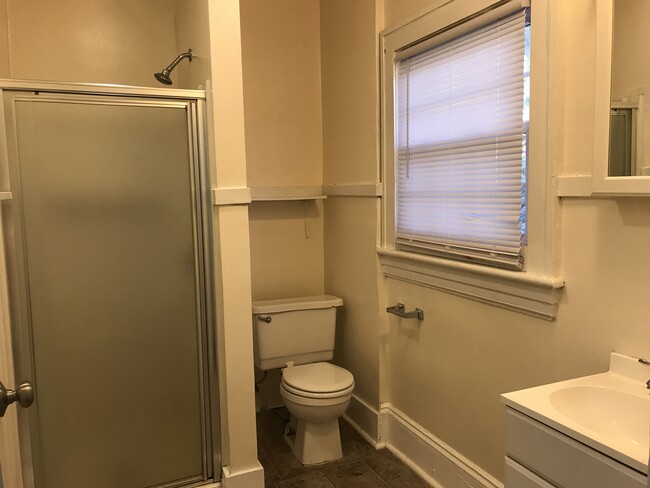 Building Photo - 1414 Wise Ave SE