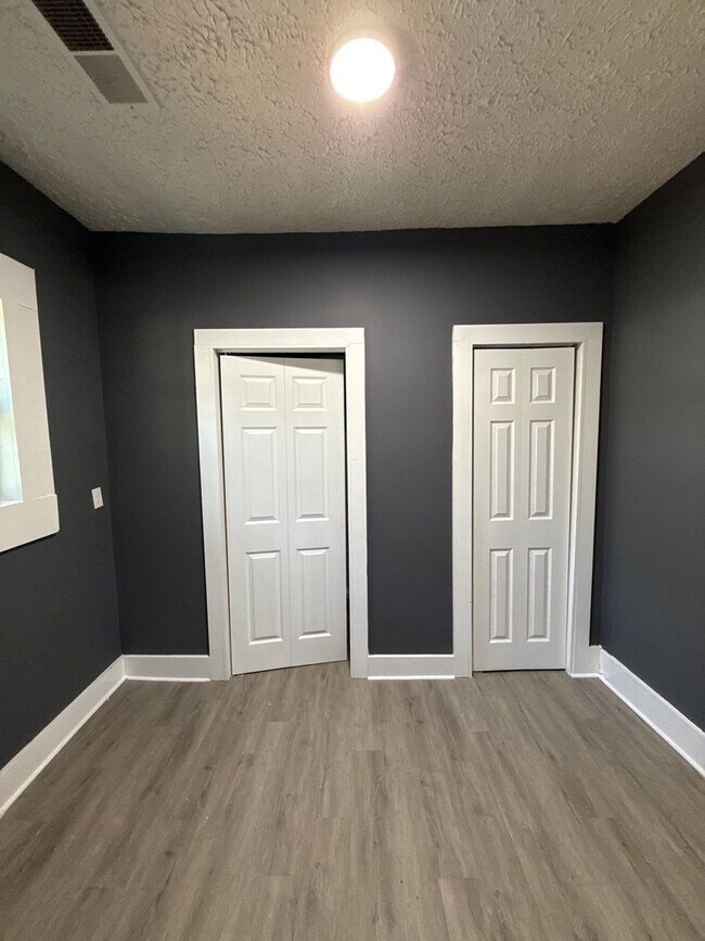 Building Photo - Fully Renovated Home in Binghampton – Section 8 Welcome!