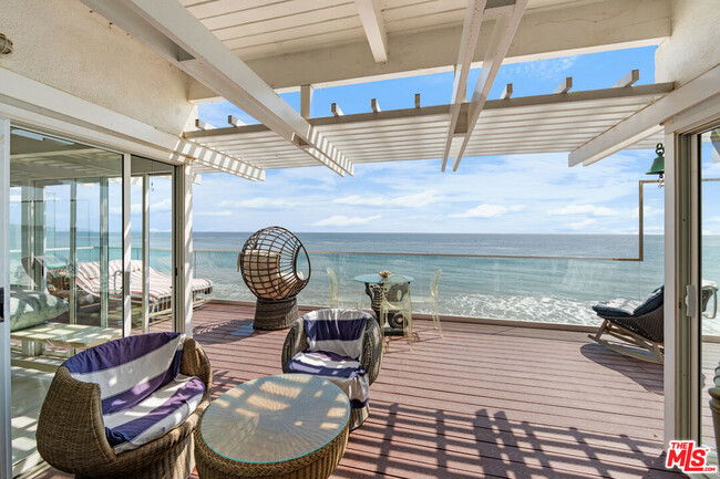 Building Photo - 27060 Malibu Cove Colony Dr