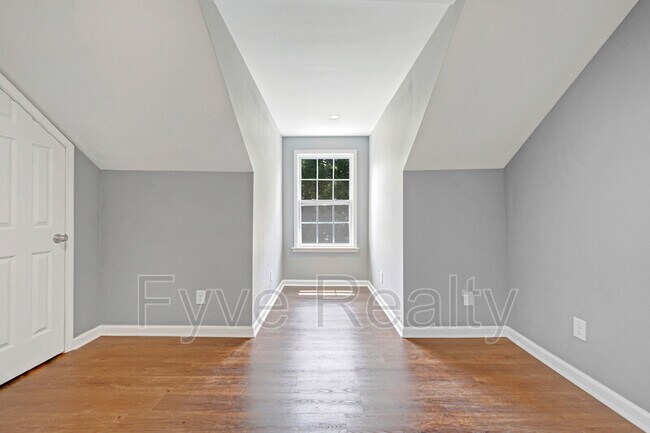 Building Photo - 1804 Hailey Ave