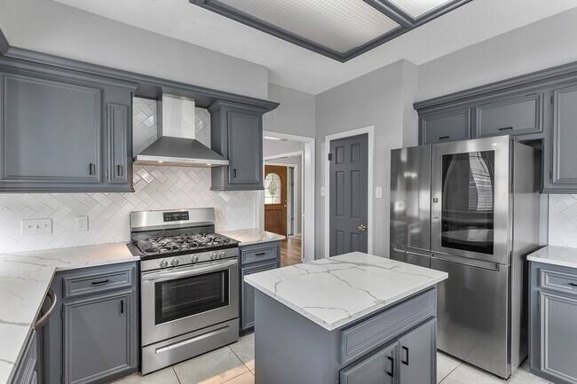 Building Photo - 5622 Woodland Creek Dr