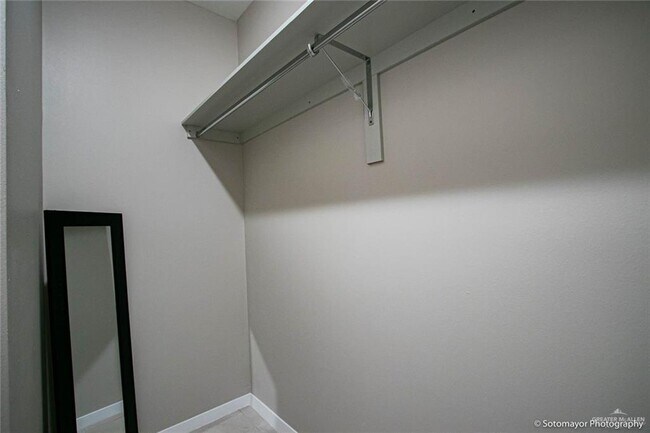 Building Photo - 15 Swallow Ave