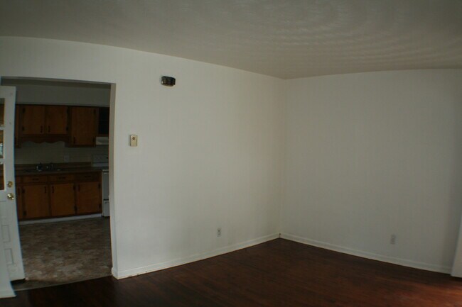 Building Photo - 8924 London St