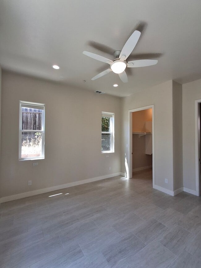Building Photo - Beautiful 2-Bedroom, 2-Bath Home w/ Centra...