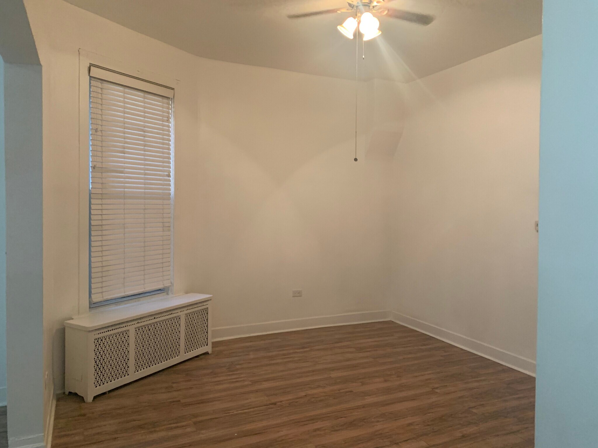 Dining room - 2930 W Polk St