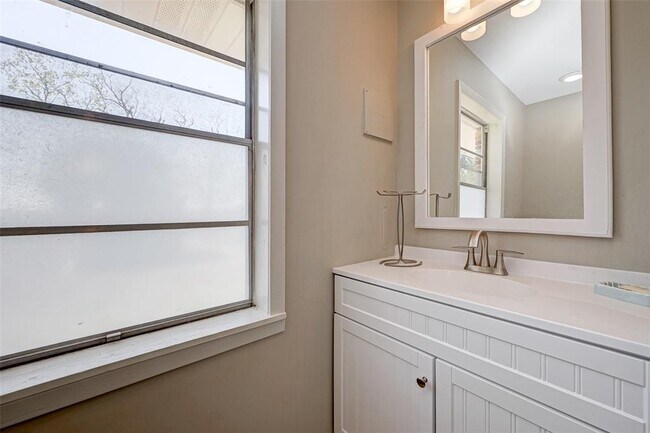 Building Photo - 16711 US-90 ALT