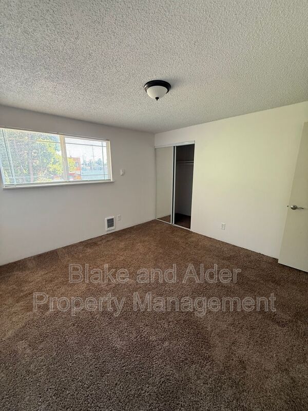 Building Photo - 4105 NE Killingsworth St