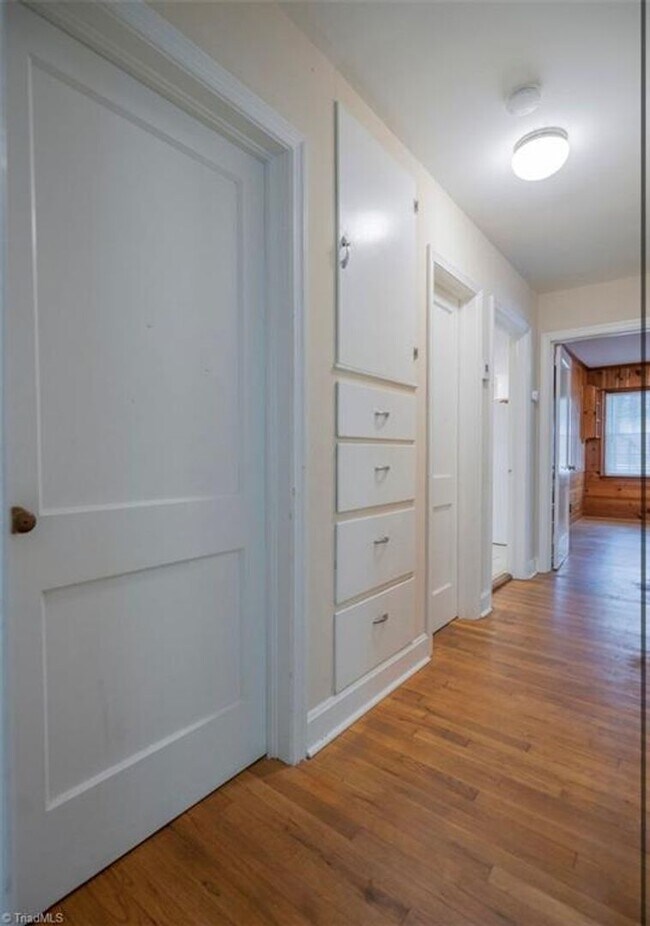 Building Photo - Beautiful 3/ 1 Home for Rent!