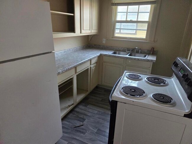 Building Photo - 927 Dequincy St