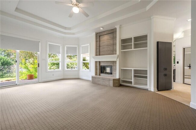 Building Photo - 16018 Fontaine Ave