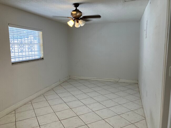 Building Photo - 3017 W Heiter St