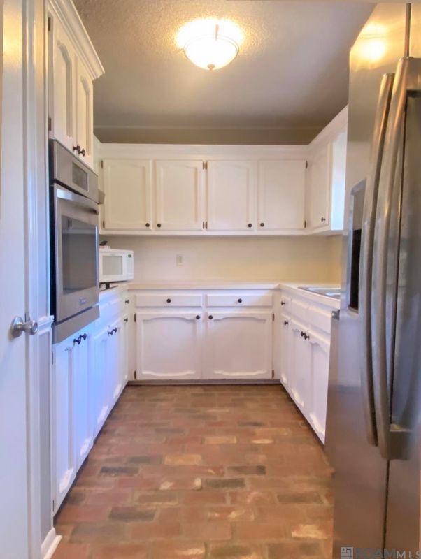 Building Photo - 1320 Briarrose Dr
