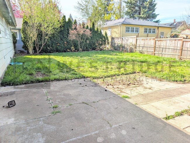 Building Photo - 9626 N Seneca St