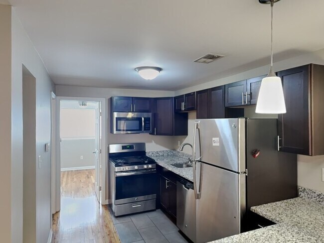 Building Photo - Lantern Square Apartments-B5