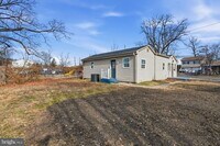 Building Photo - 1942 Ford Rd
