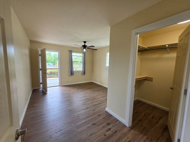 Building Photo - 1146 SW Lee Ln