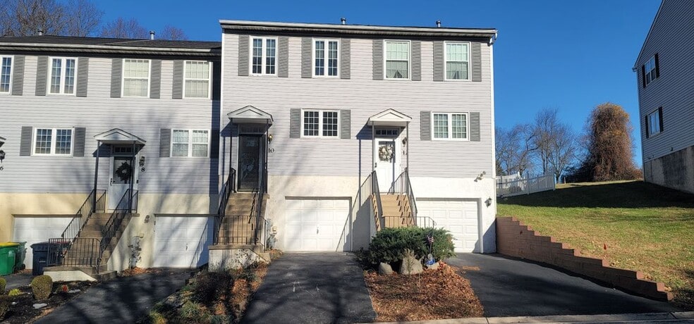 Primary Photo - 10 Woodfield Dr