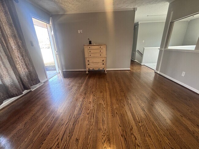 Building Photo - 449 Missimer Ln