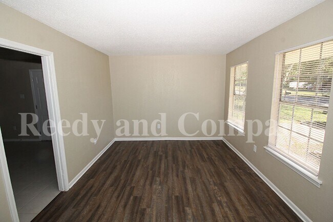 Building Photo - 3230 Sweet Springs Dr