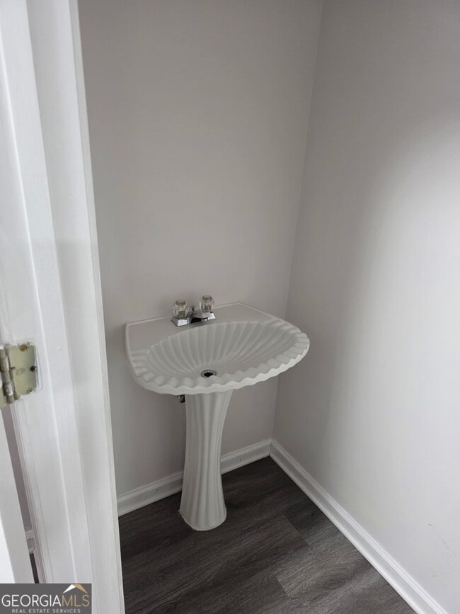 Building Photo - 1364 Hollenbeck Ln