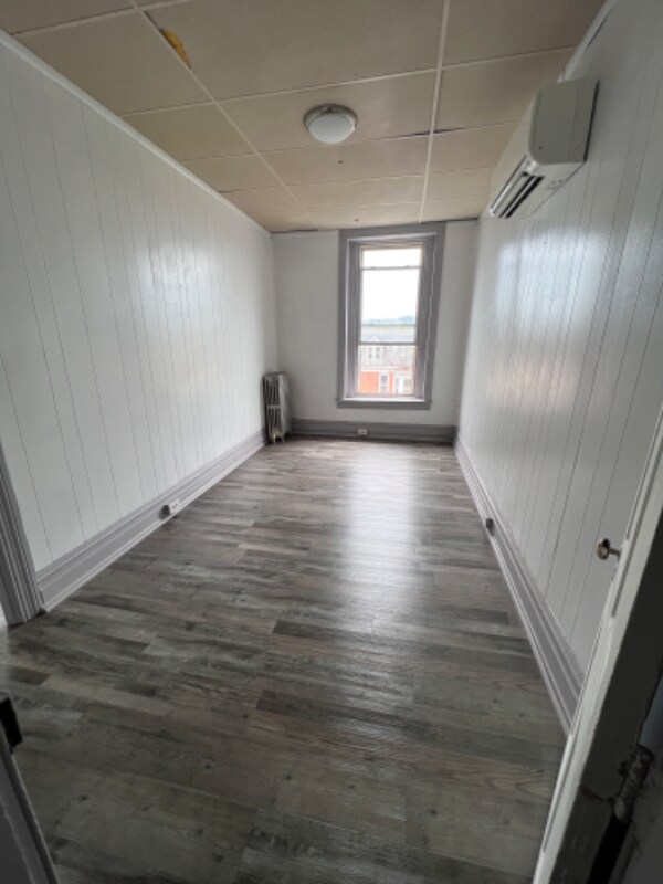 Building Photo - 631 W Market St